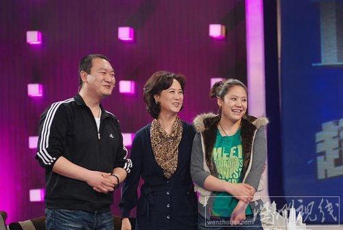 柏寒攜兒媳做客《超訪》 現場大談“婆媳戰爭”