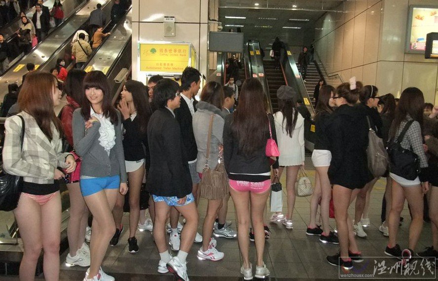 臺(tái)灣少女“無(wú)褲日”乘地鐵 只穿內(nèi)褲搭地鐵（組圖）