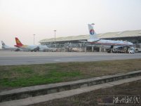 天河國(guó)際機(jī)場(chǎng) 武漢天河機(jī)場(chǎng)客機(jī)遭雷擊機(jī)翼上被擊穿