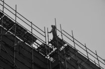 廣西男子在溫州打工老婆跟人家跑了 假跳樓逼警察幫