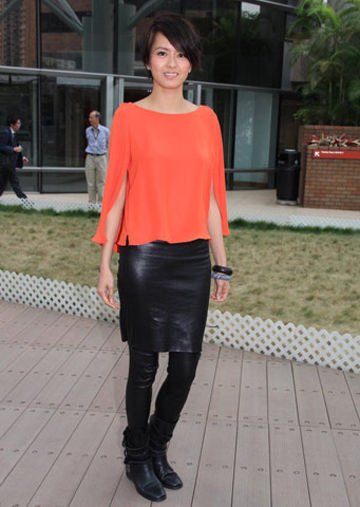 梁詠琪范冰冰 初春盛行斗篷風(fēng)