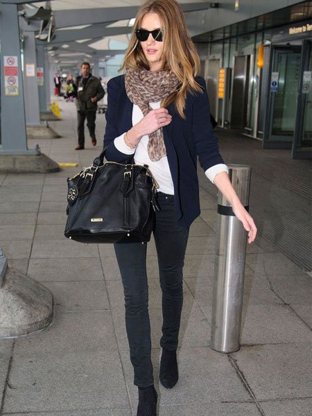 楊冪趙薇春季換裝各有高招 穿出OL式端莊