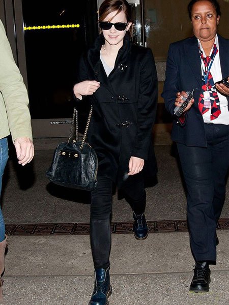 楊冪趙薇春季換裝各有高招 穿出OL式端莊