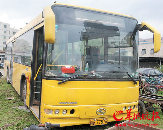 報廢車改成的山寨公交。