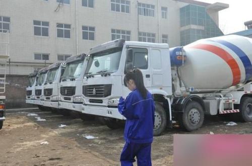 最美女司機(jī)藍(lán)領(lǐng)妹實(shí)際上不是司機(jī) 清純女司機(jī)藍(lán)領(lǐng)妹鑒定是作秀