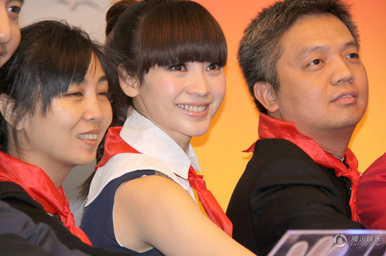 柳巖戴紅領(lǐng)巾