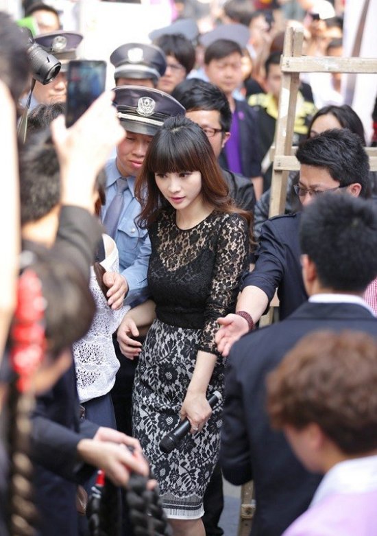 柳巖現(xiàn)身上海美博會