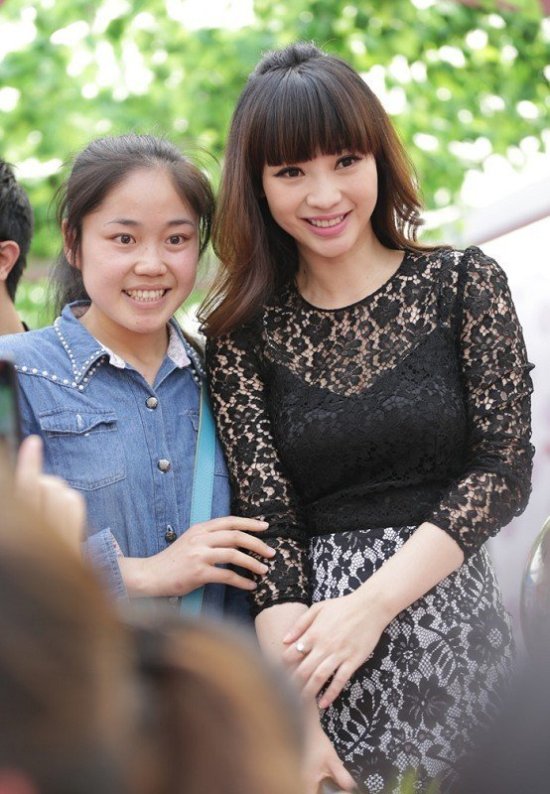 柳巖現身上海美博會