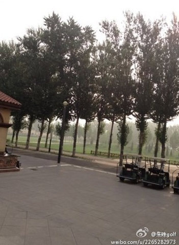 北京傍晚雷陣雨伴有冰雹