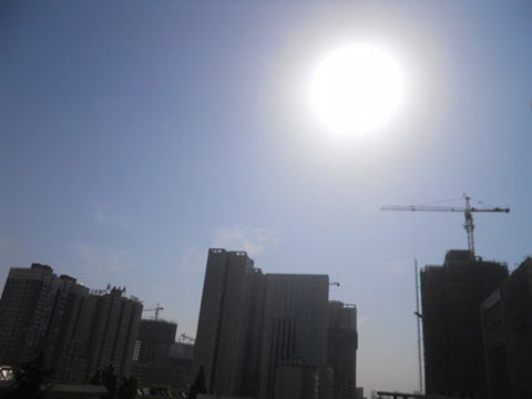 近期高溫天氣“統治”西安 利于小麥收曬