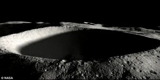 NASA最新發現神秘月球隕坑 1/4表面覆蓋冰層