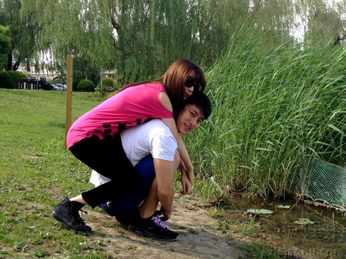 李小璐喂食草泥馬