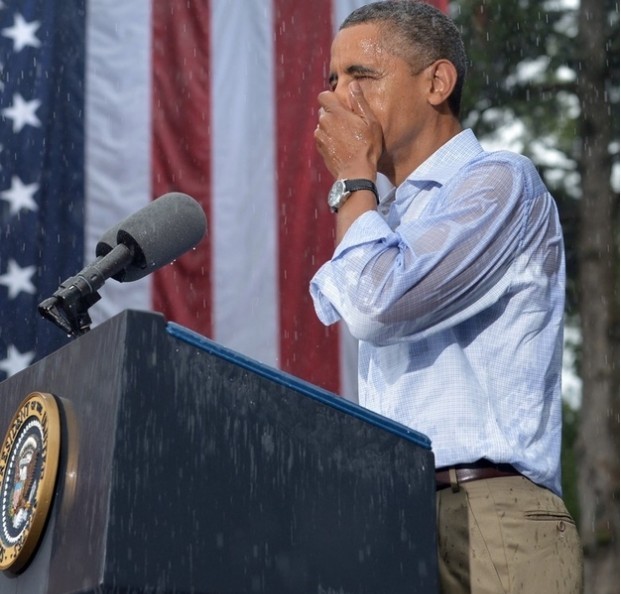 奧巴馬冒雨演講