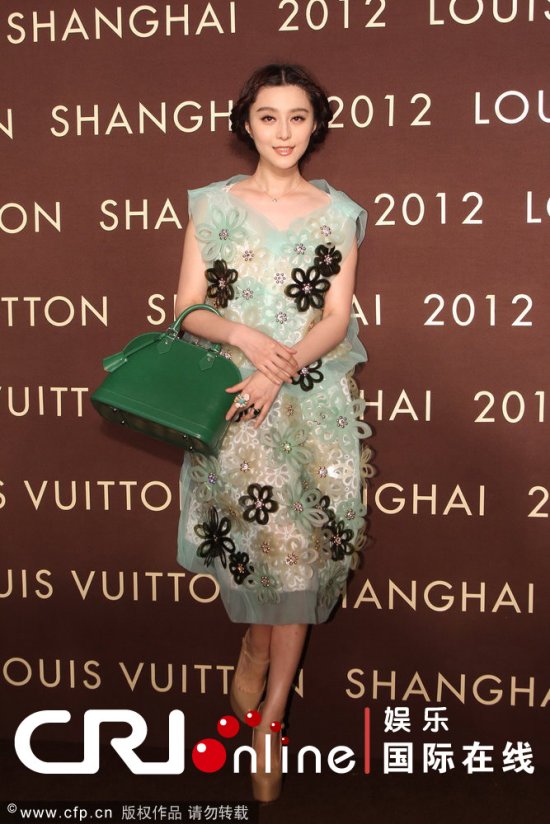 范冰冰紅唇索吻