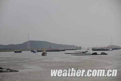 浙江象山崇攙港 近千艘漁船回港避風(fēng)