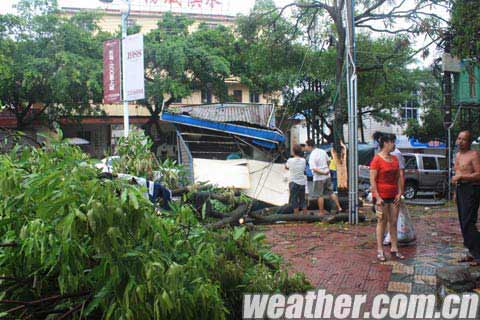 “啟德”過境 大風暴雨襲防城港