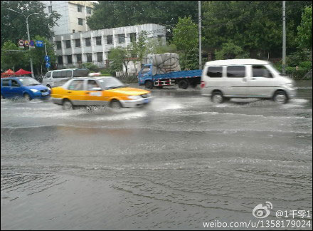 山東18日雷聲不斷濟南遙墻機場航班延誤 加油站也暫停加油