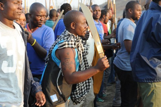 南非警察與礦工槍戰(zhàn)