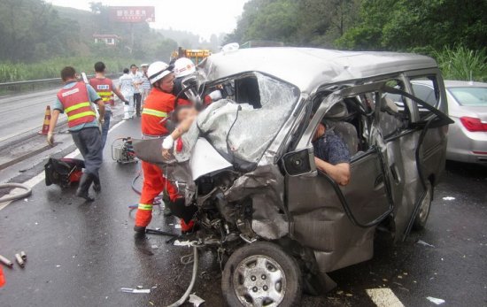 一家7口新生遇車禍