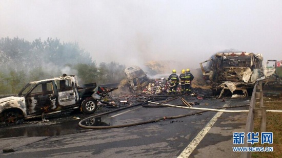 唐津高速公路發(fā)生車禍 約30輛車連環(huán)相撞造成嚴(yán)重?fù)矶? width=