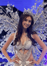 翟凌亮相內(nèi)衣秀 天堂傳說之女神的狂歡北京內(nèi)衣秀