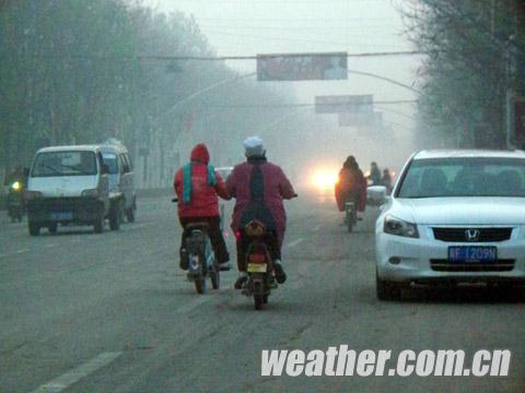 8日晨河北薄霧彌漫 天氣寒冷