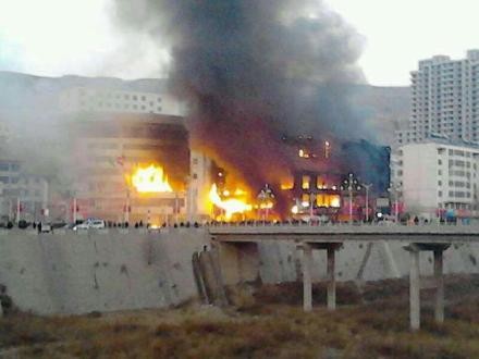 11月28日延川縣全家福超市發(fā)生特大火災