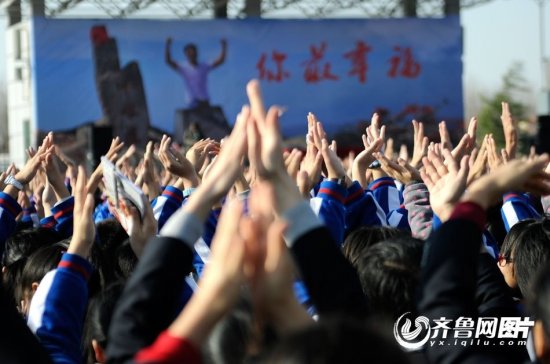 無腿歌手陳州有一顆感恩的心