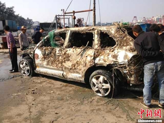 漁民撈出保時捷