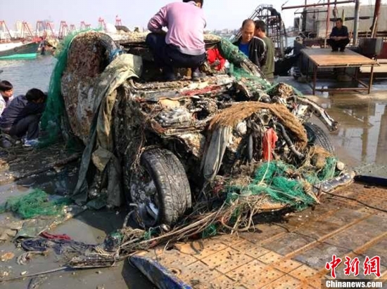 漁民撈出保時捷