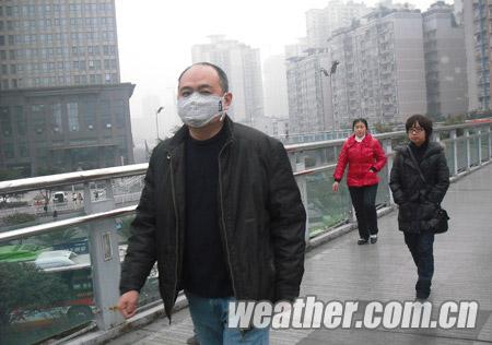 重慶高速因大霧交通管制 春運首日大霧或再襲