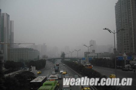 重慶高速因大霧交通管制 春運首日大霧或再襲