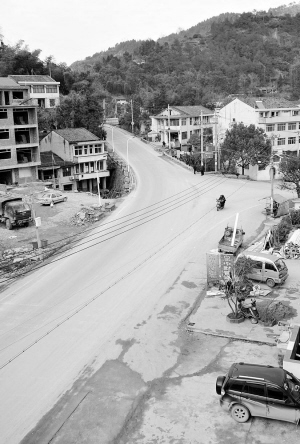 永嘉縣沙頭鎮霞川村諸永高速公路和S223省道三岔路口老虎坡