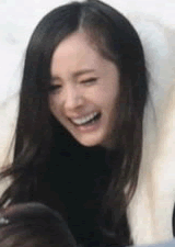 楊冪和郭采潔還有HOLD住姐打雪仗 楊冪像小孩子一樣笑得很燦爛