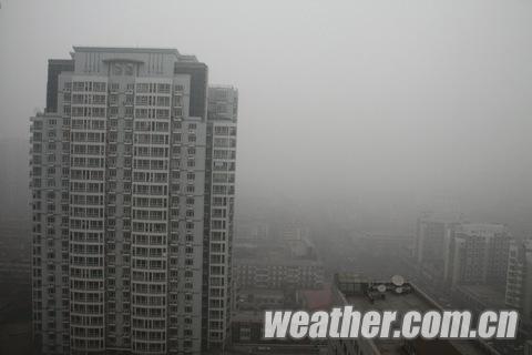 天津再現霧霾 能見度低導致部分高速封閉