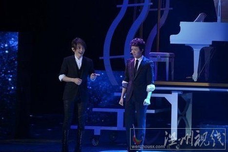 劉謙調(diào)侃“宏迪戀”李云迪“找力宏”