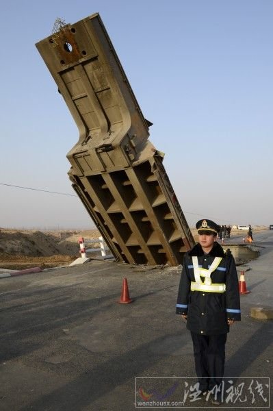 超重貨車將橋壓塌