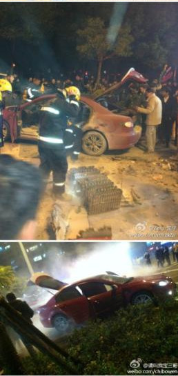 馬自達煙花自爆被毀