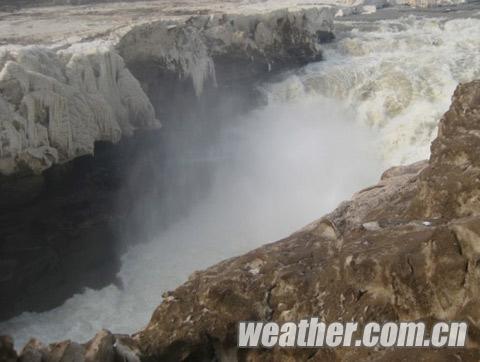 山西吉縣氣溫回升 黃河壺口瀑布冰化河開(kāi)場(chǎng)面壯觀