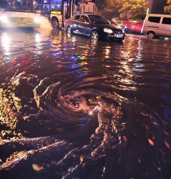 長(zhǎng)沙下暴雨，21歲女孩楊麗君掉落下水道事故地點(diǎn)