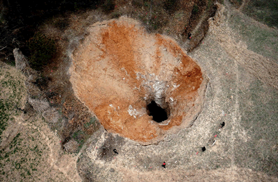 四川廣元天坑有多深還沒有測出來 誰也不敢下到廣元