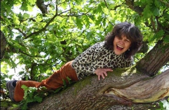 女子四歲遭棄被猴子養(yǎng)大