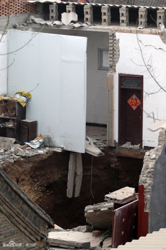 許昌地陷：河南許昌縣蘇橋鎮(zhèn)武莊村民房塌陷