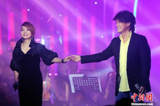 辛?xí)早骱椭苋A健合唱