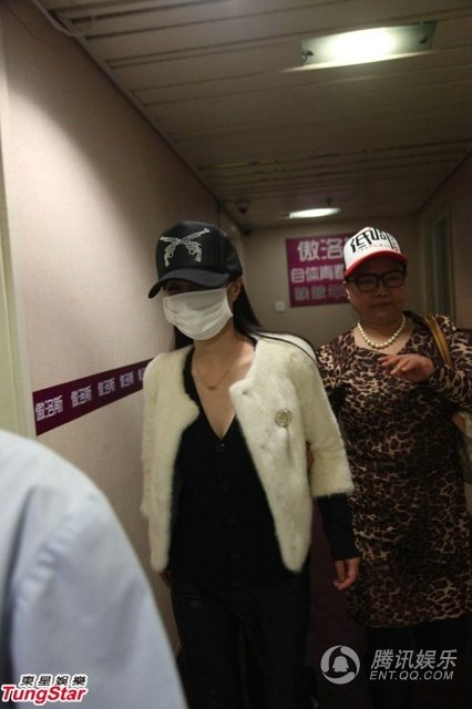 干露露毀容，干露露疑被捉奸被打遭毀容