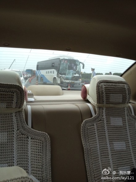 甬臺溫高速快客車禍圖片