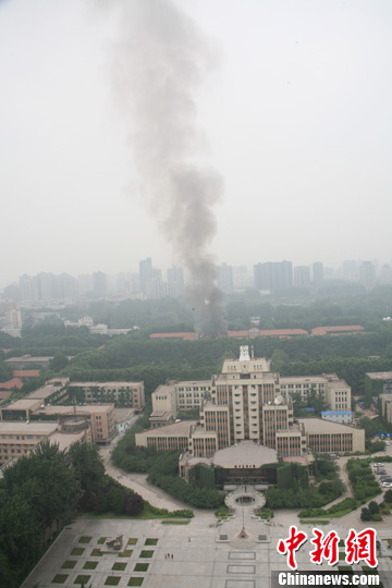 西安交大老校區著火