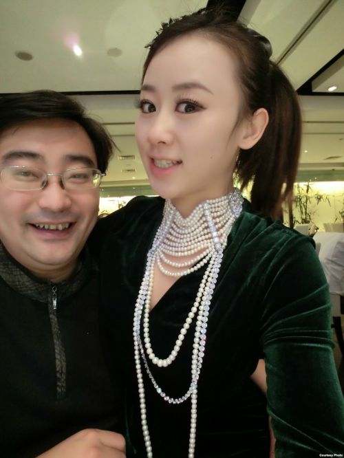 范悅與紀英男照片