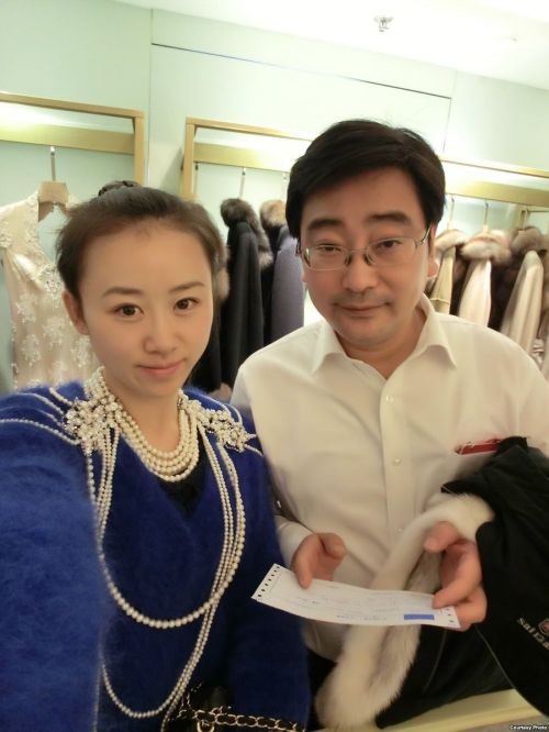 范悅與紀英男照片