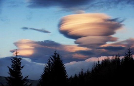 罕見橙色乳房云